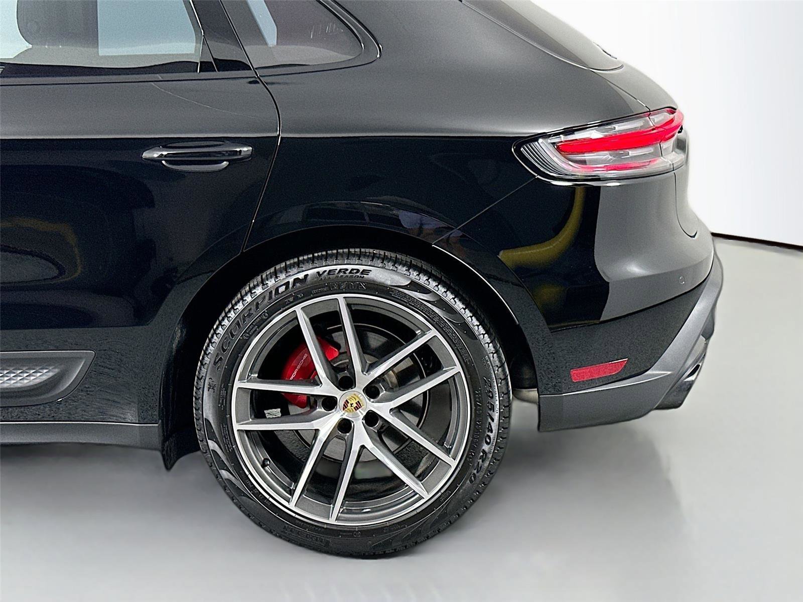 Certified 2025 Porsche Macan S AWD/4WD image 12