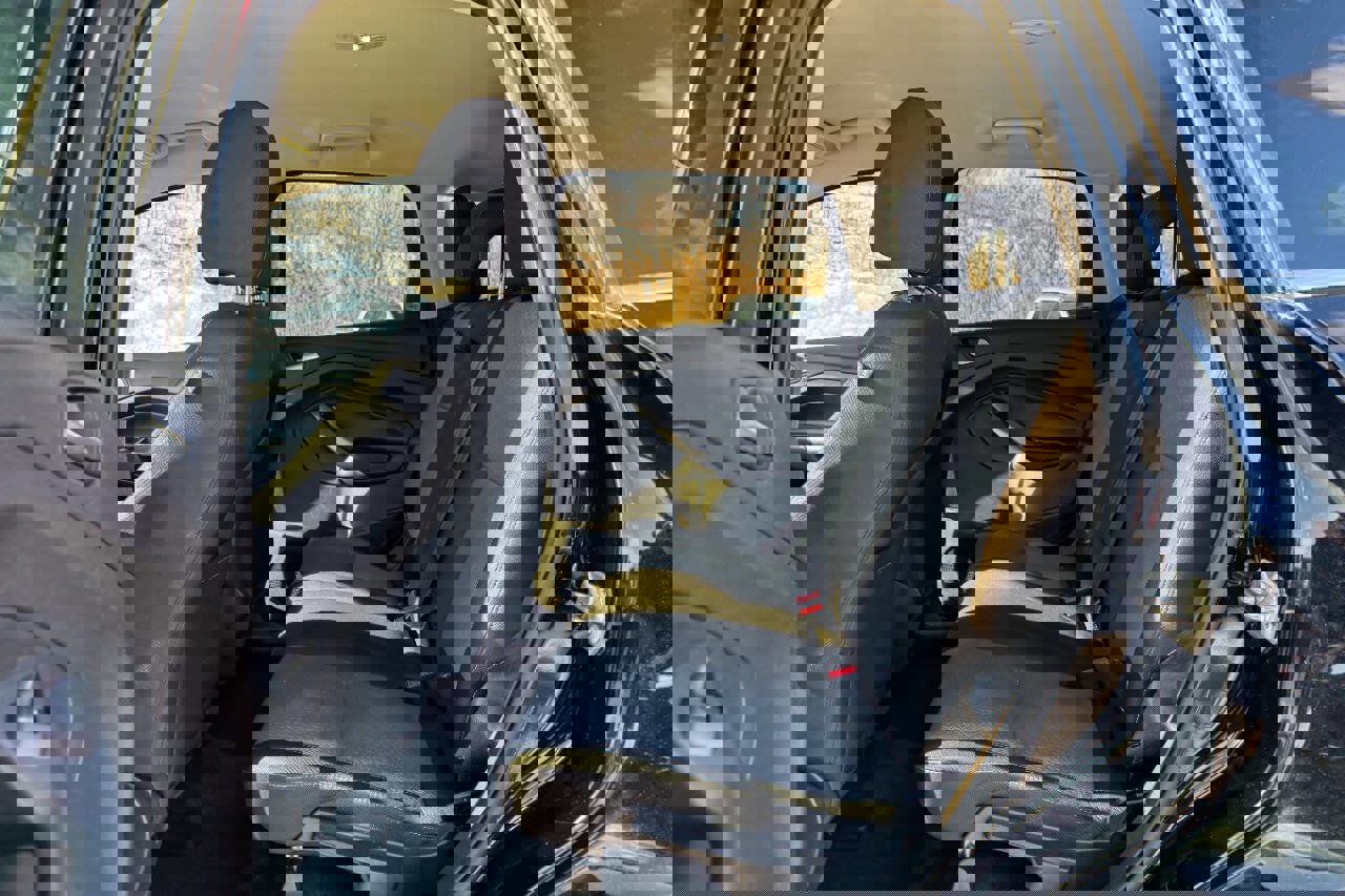 Used 2017 Ford Escape SE w/ SE Cold Weather Package image 16