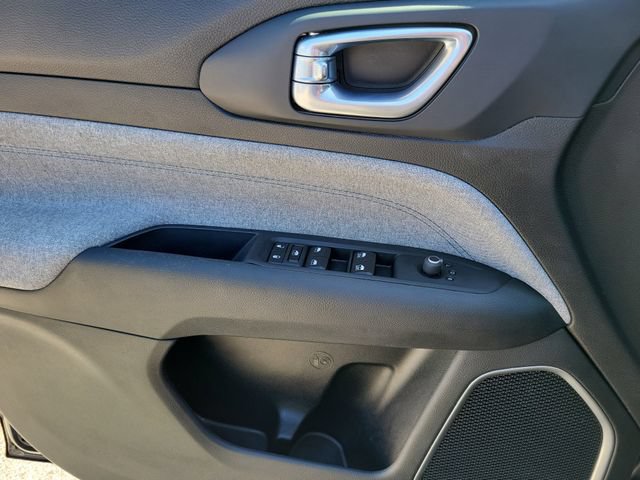 Used 2024 Jeep Compass Latitude AWD/4WD image 18
