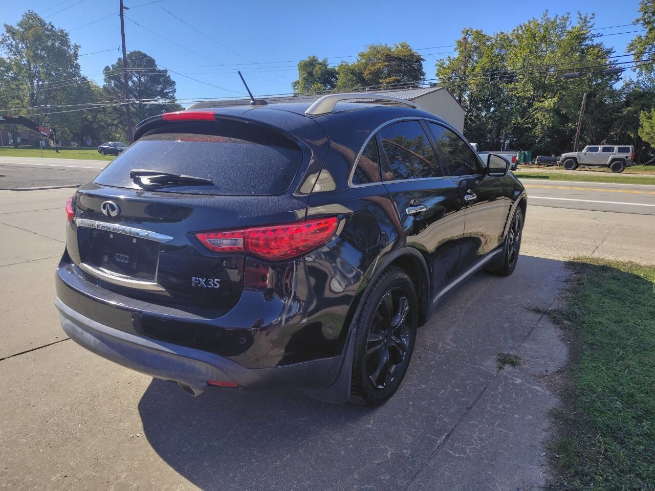 Used 2010 INFINITI FX35 AWD w/ Premium Pkg image 3