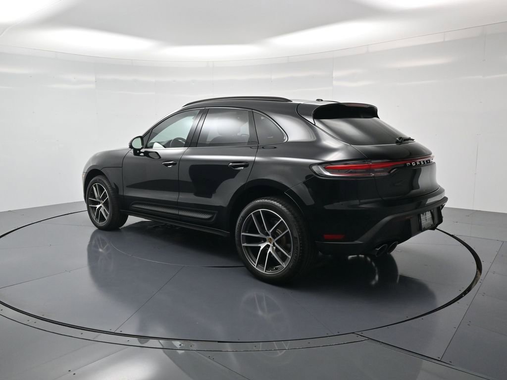 Certified 2026 Porsche Macan AWD/4WD image 3