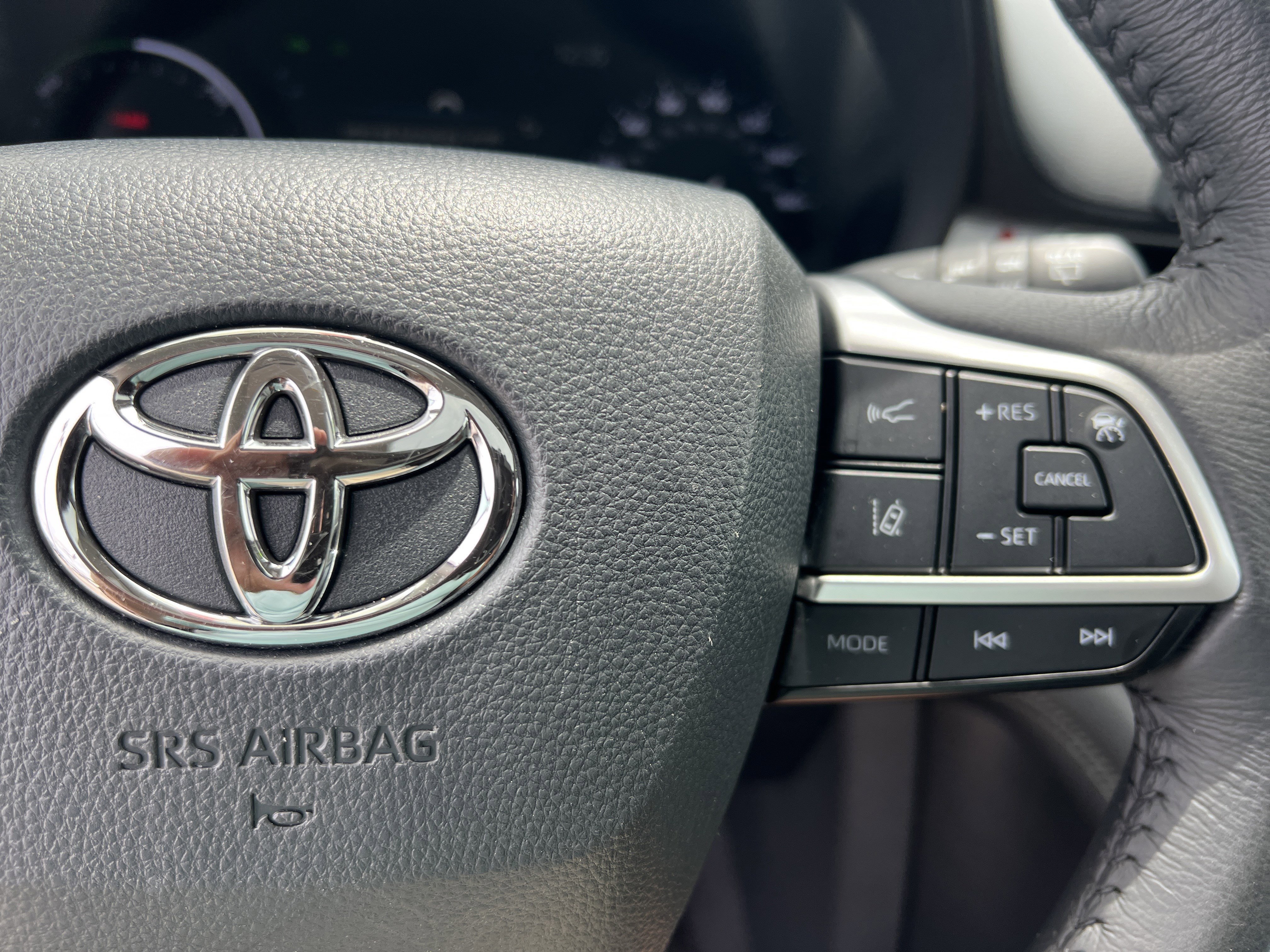 Certified 2025 Toyota Sienna XLE FWD image 12