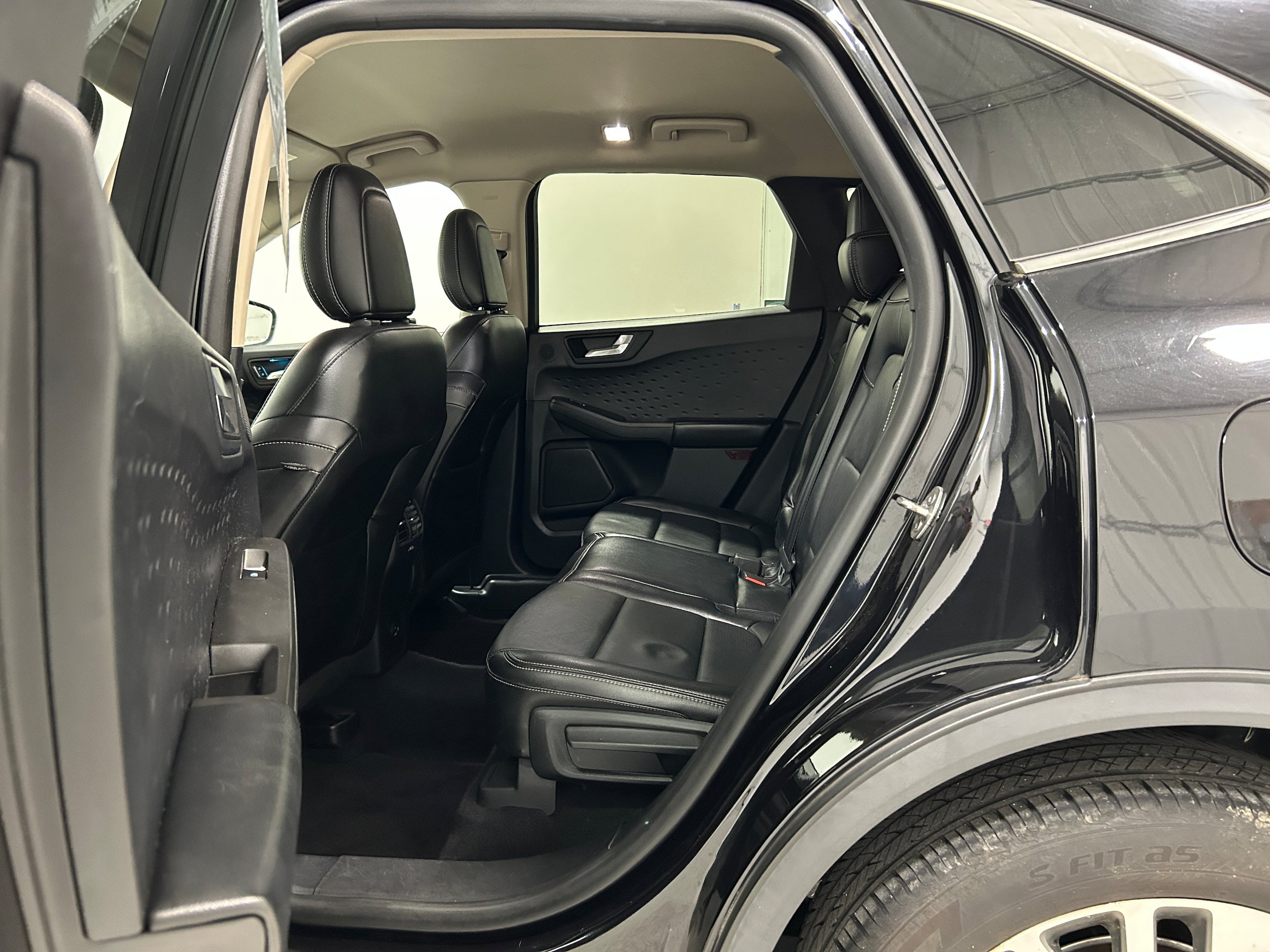 Used 2020 Ford Escape Titanium AWD/4WD image 28