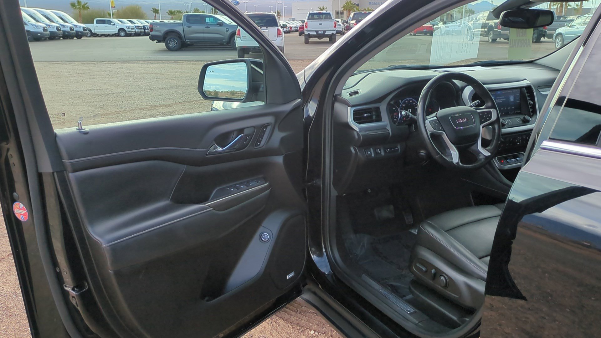 Used 2022 GMC Acadia SLT w/ Technology Package image 12