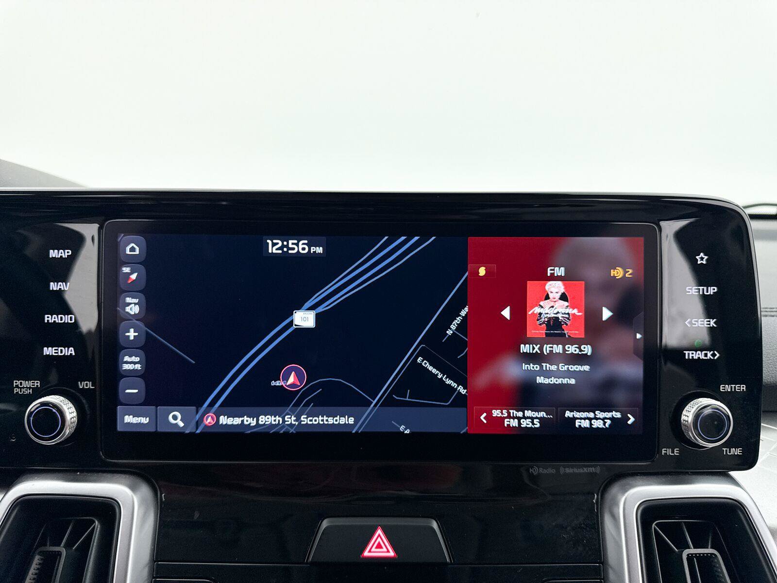 Used 2023 Kia Sorento EX w/ Panoramic Sunroof Package FWD image 5