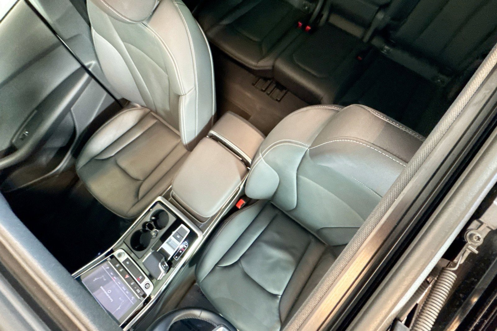 Used 2025 Audi Q8 Premium w/ Black Optic Package image 20