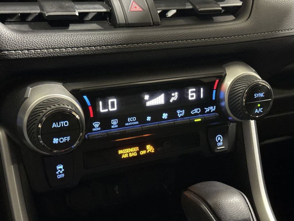 Used 2020 Toyota RAV4 XLE AWD/4WD image 16