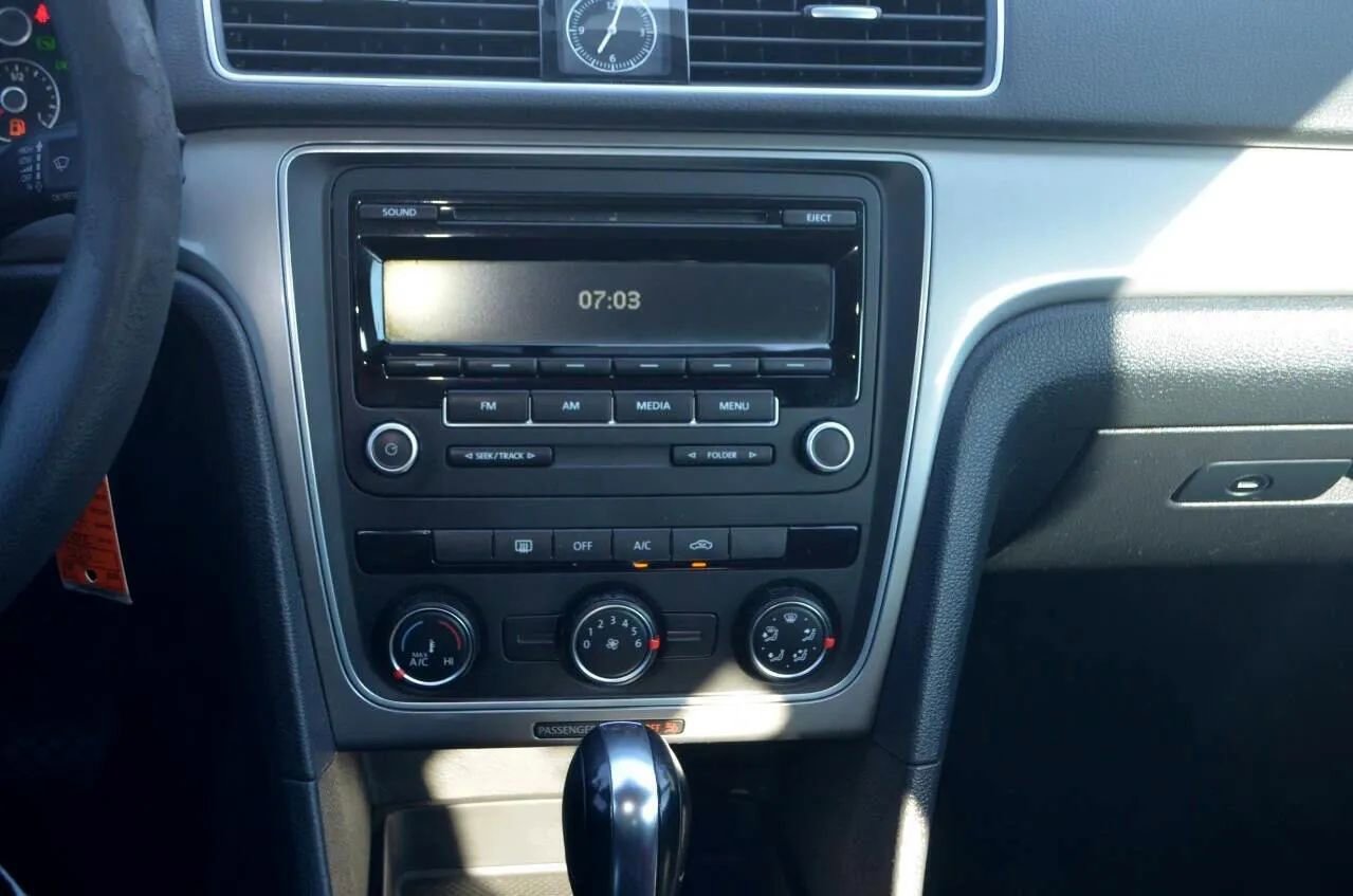 Used 2013 Volkswagen Passat 2.5 S image 36