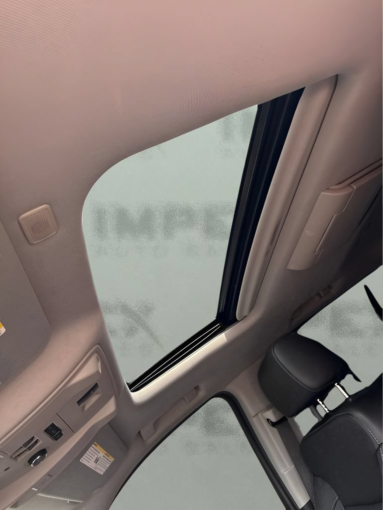 Used 2018 Chevrolet Suburban Premier AWD/4WD image 12