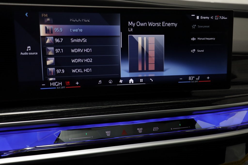 Certified 2025 BMW 740i xDrive w/ Premium Package image 9