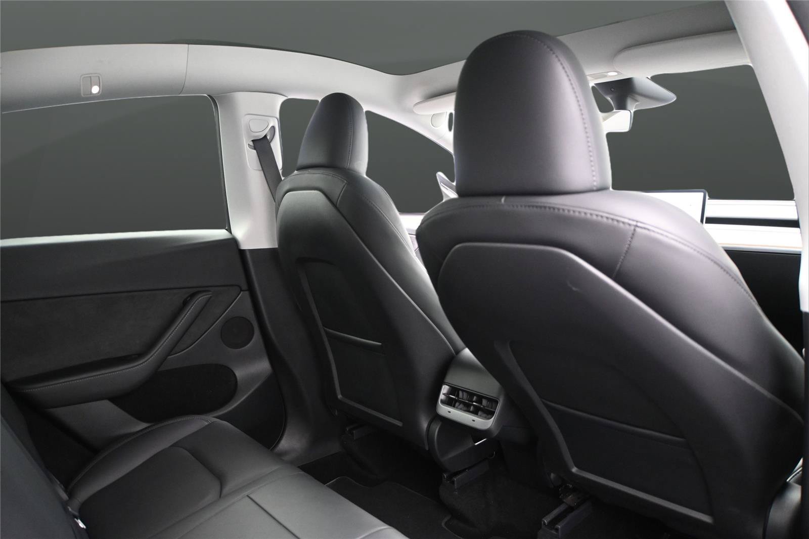 Used 2024 Tesla Model Y 2WD image 18