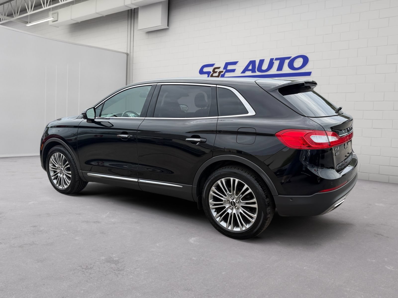 Used 2018 Lincoln MKX Reserve AWD/4WD image 3