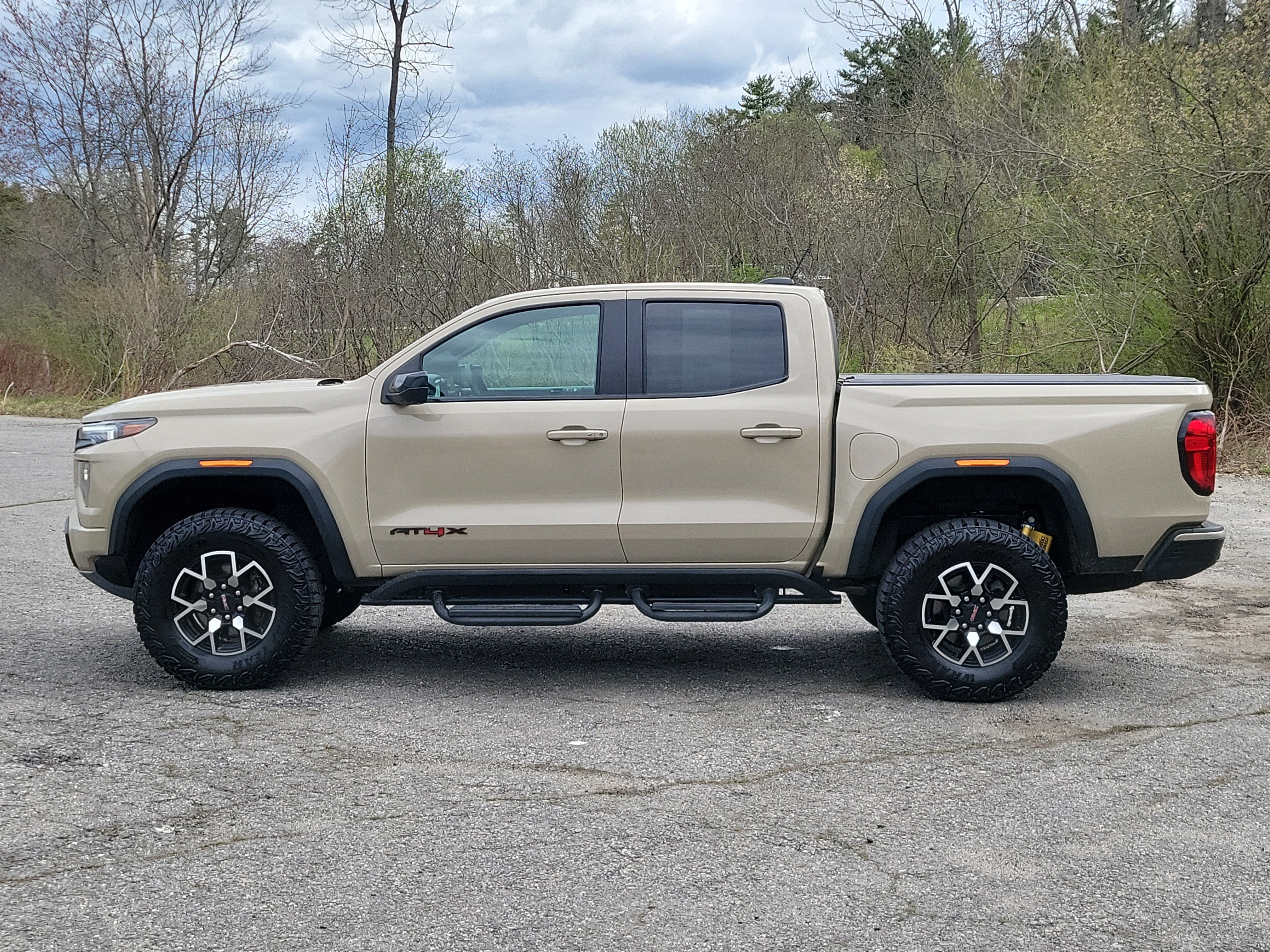 Used 2024 GMC Canyon AT4X AWD/4WD image 8