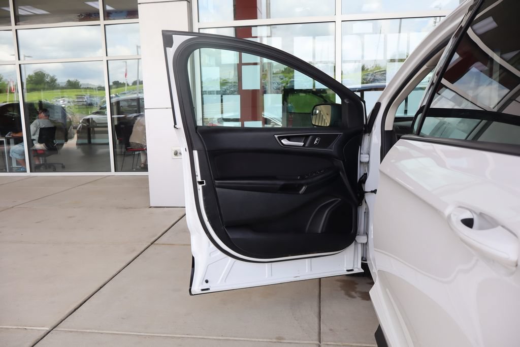 Used 2016 Ford Edge SE FWD image 13