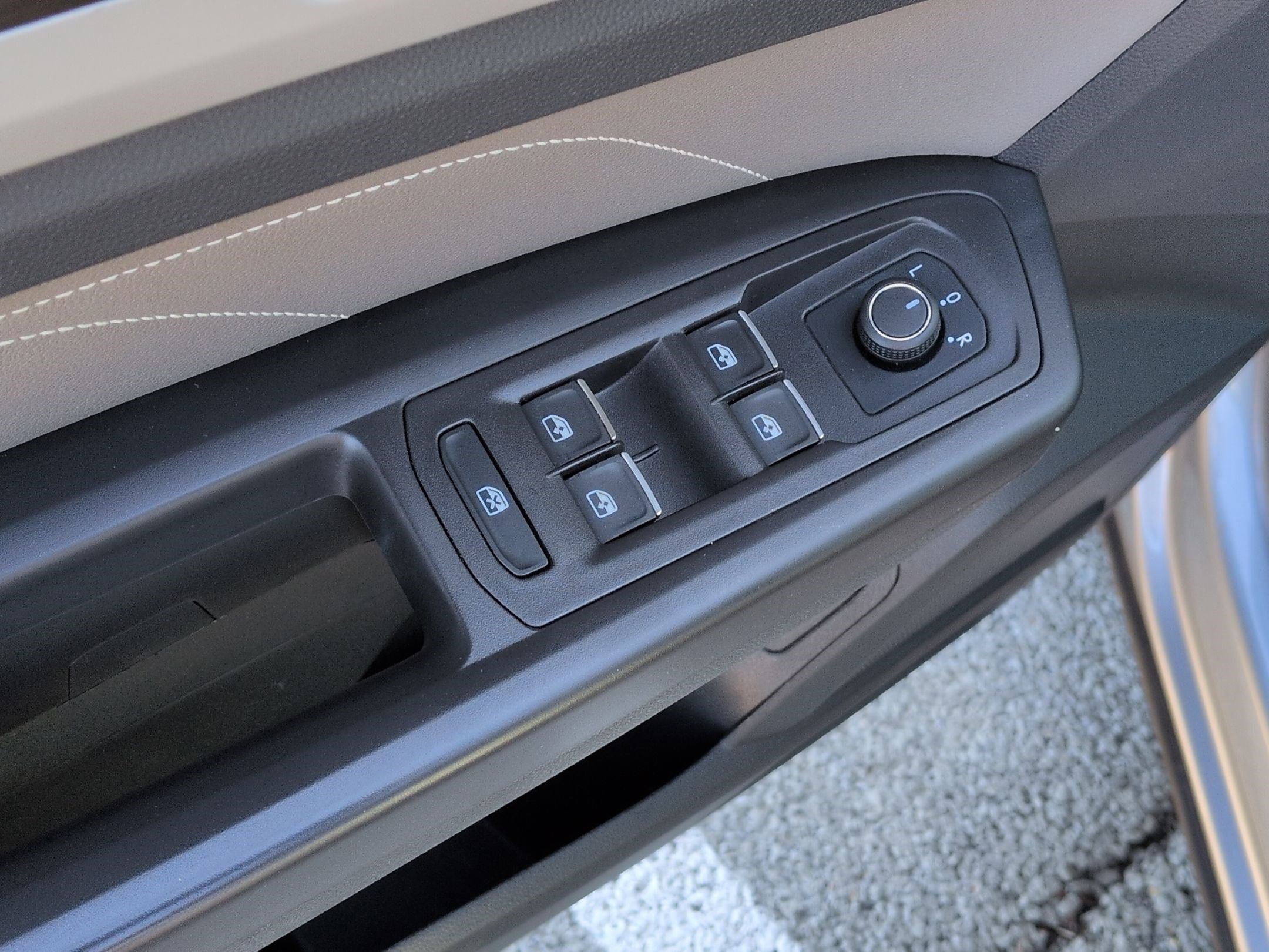 Used 2023 Volkswagen Atlas SE w/ Panoramic Sunroof Package image 15