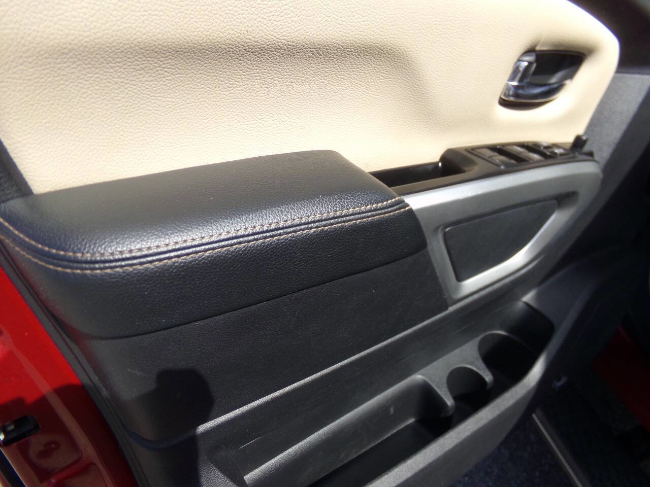 Used 2019 Nissan Titan SL image 48