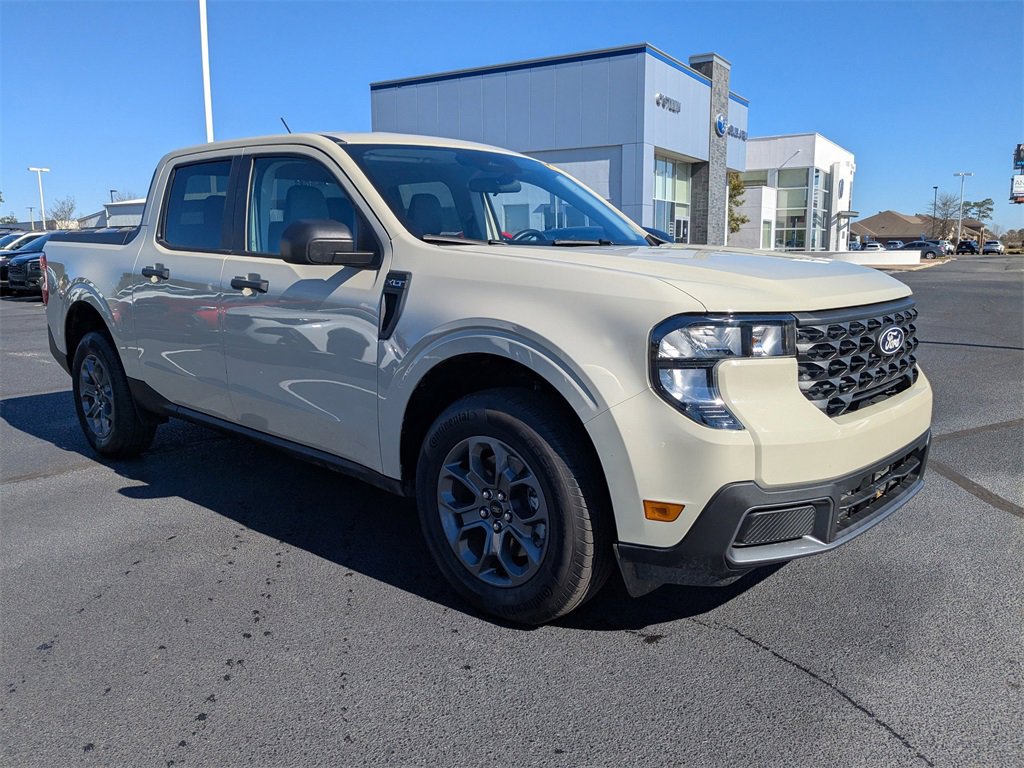 Used 2025 Ford Maverick XLT w/ Equipment Group 302A image 3