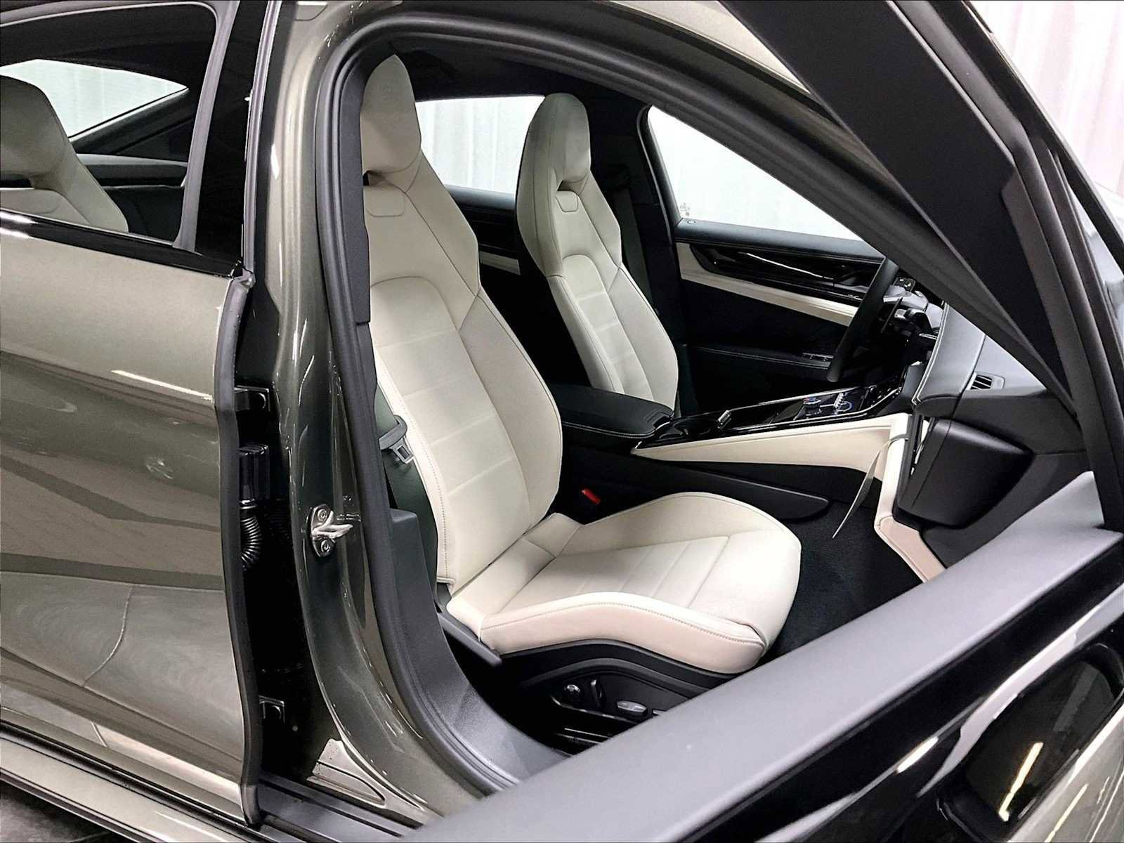 Used 2026 Porsche Panamera 4 image 31