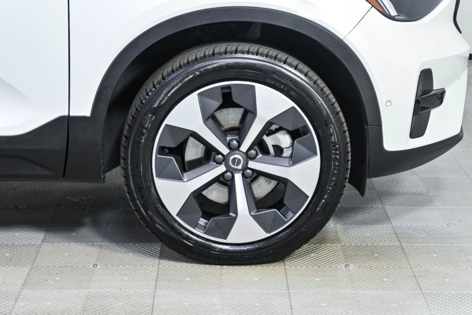 Certified 2023 Volvo XC40 B5 Plus w/ Climate Package AWD/4WD image 38