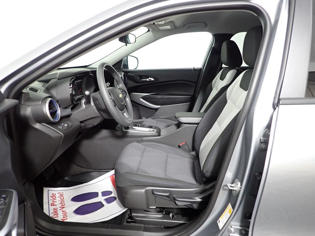 New 2026 Chevrolet Trax LS w/ LS Convenience Package FWD image 20