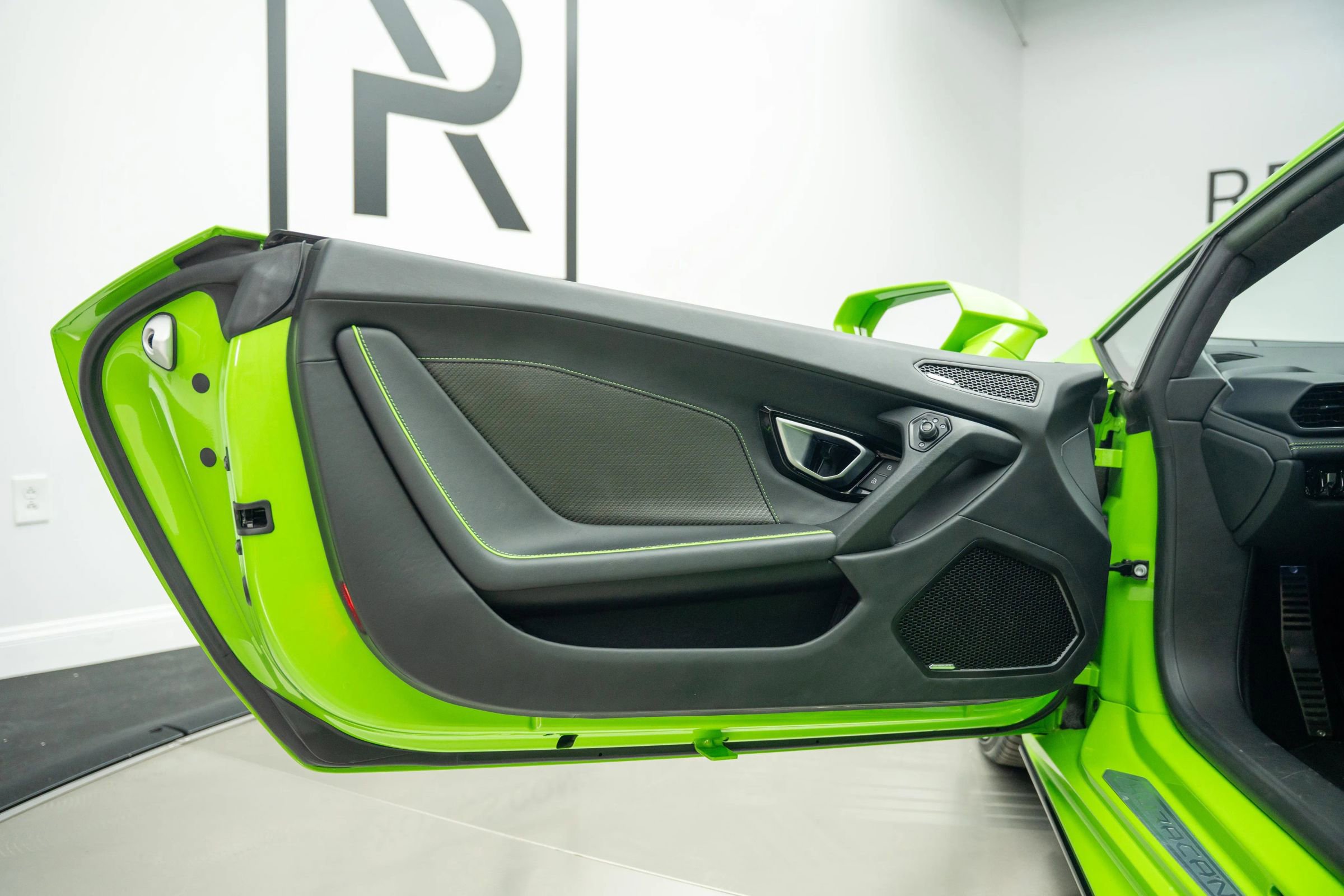 Used 2020 Lamborghini Huracan EVO image 27