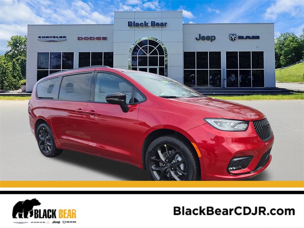 New 2026 Chrysler Pacifica Select w/ S Appearance Package