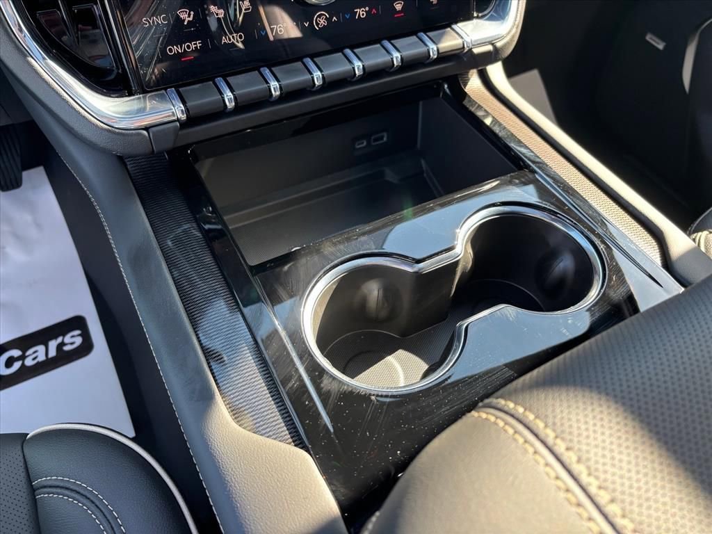 New 2026 GMC Yukon Elevation w/ Elevation Premium Package AWD/4WD image 16