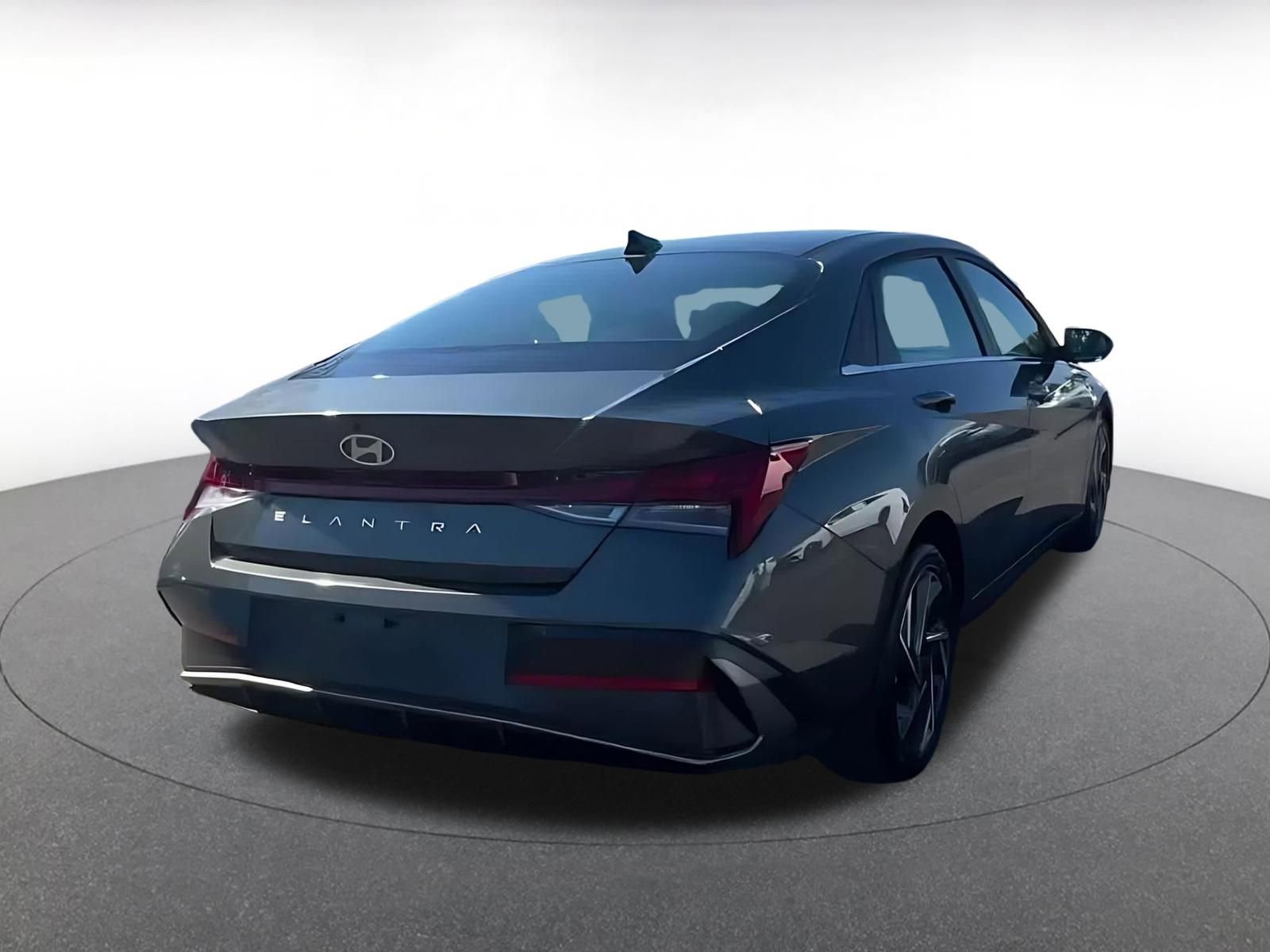 Used 2025 Hyundai Elantra SEL image 14