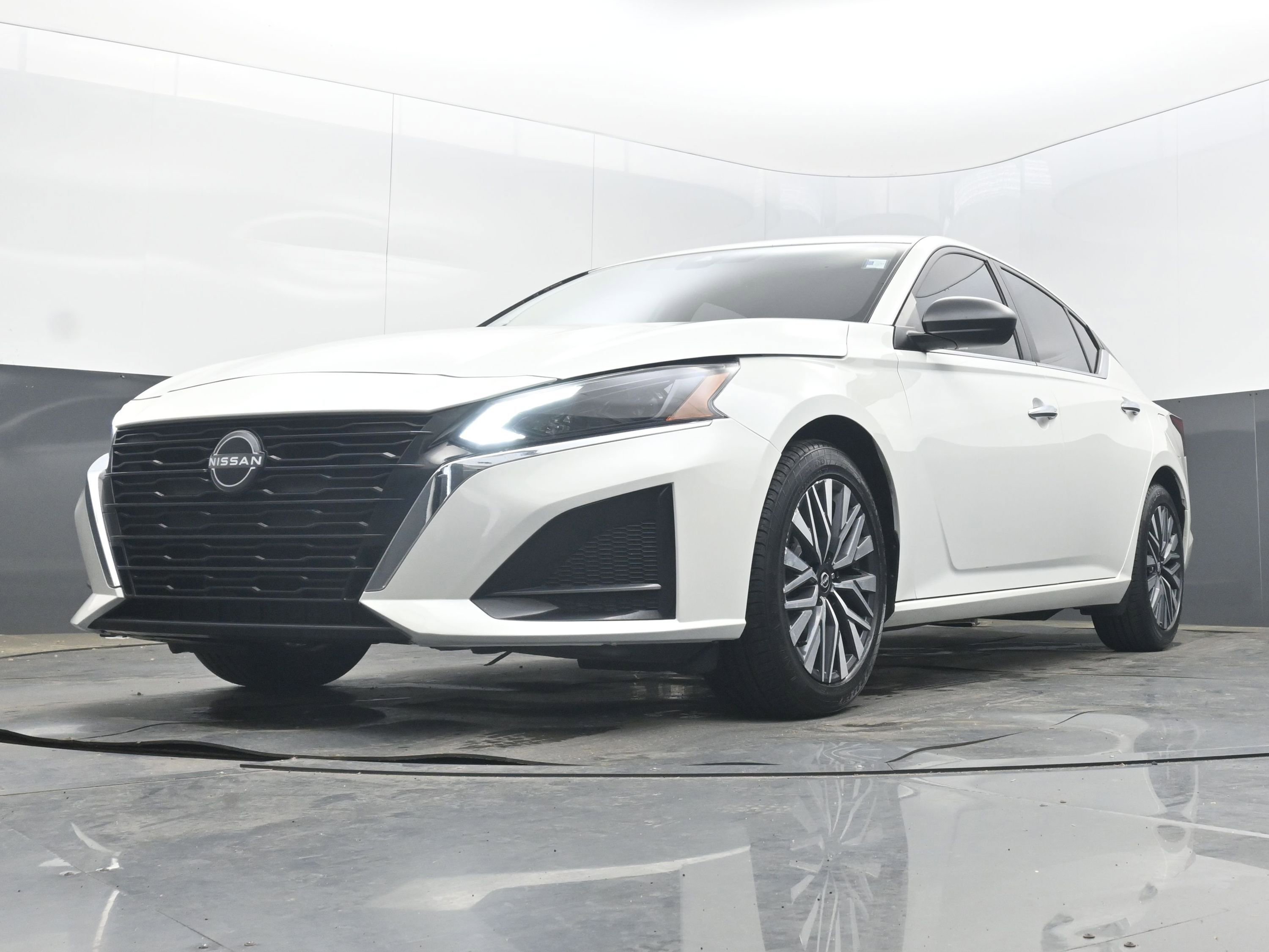 Used 2024 Nissan Altima 2.5 SV image 23