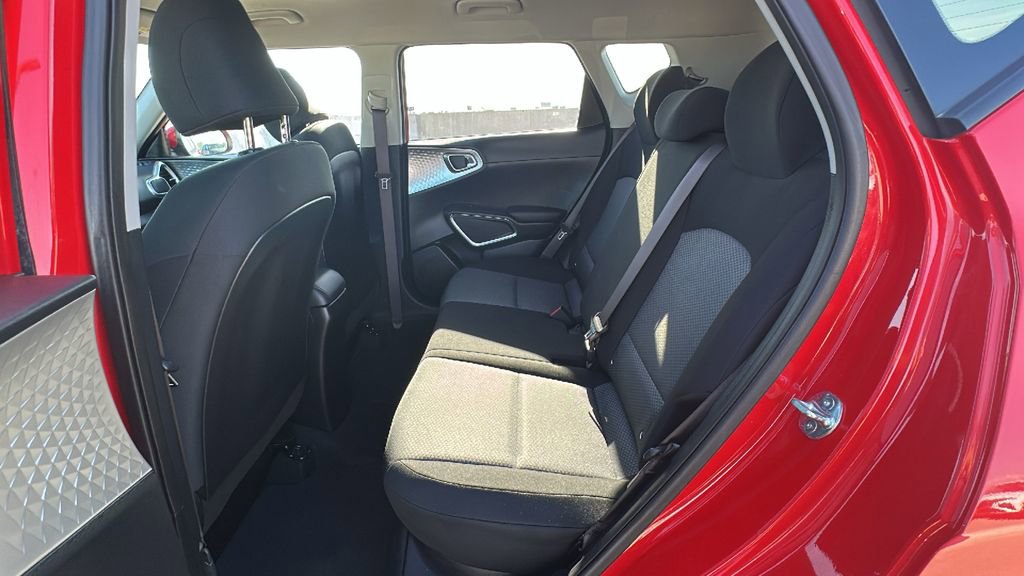 Used 2025 Kia Soul LX w/ LX Technology Package FWD image 30