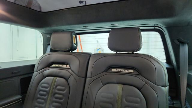 Used 2025 Rivian R1S Adventure image 32