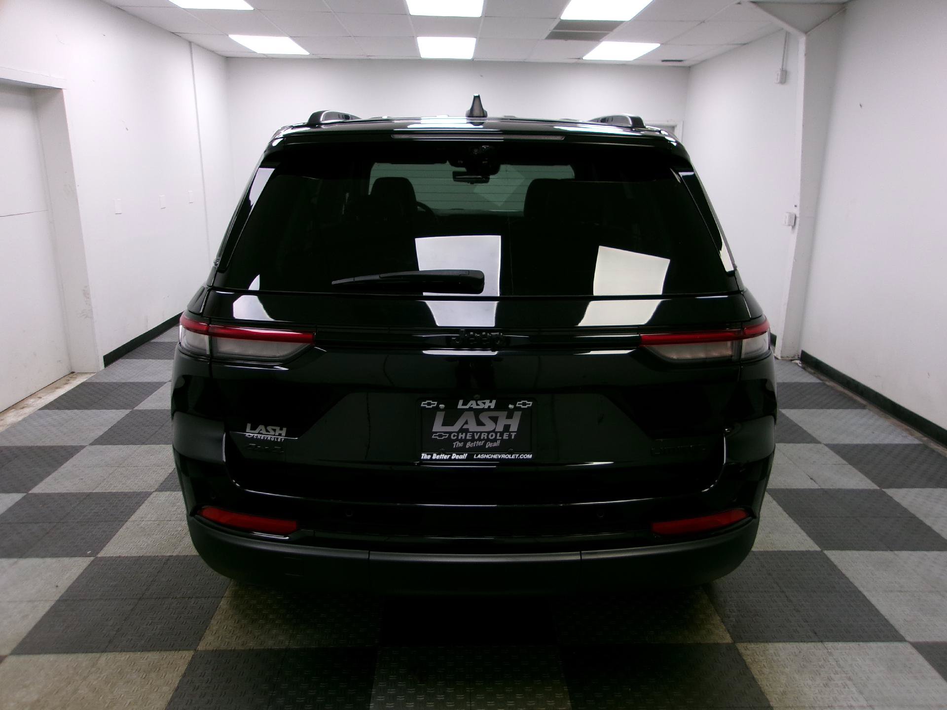 Used 2023 Jeep Grand Cherokee Limited w/ Luxury Tech Group II AWD/4WD image 13