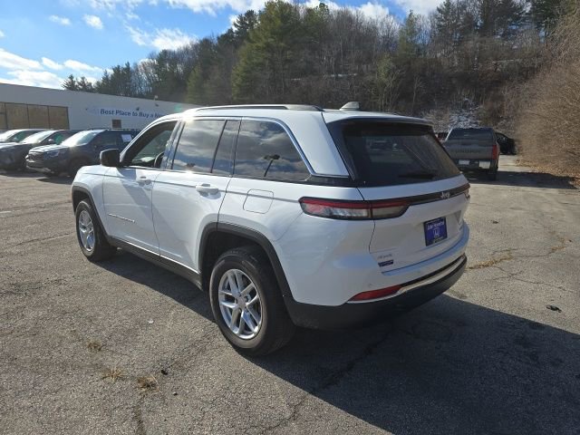 Used 2024 Jeep Grand Cherokee Laredo X image 3