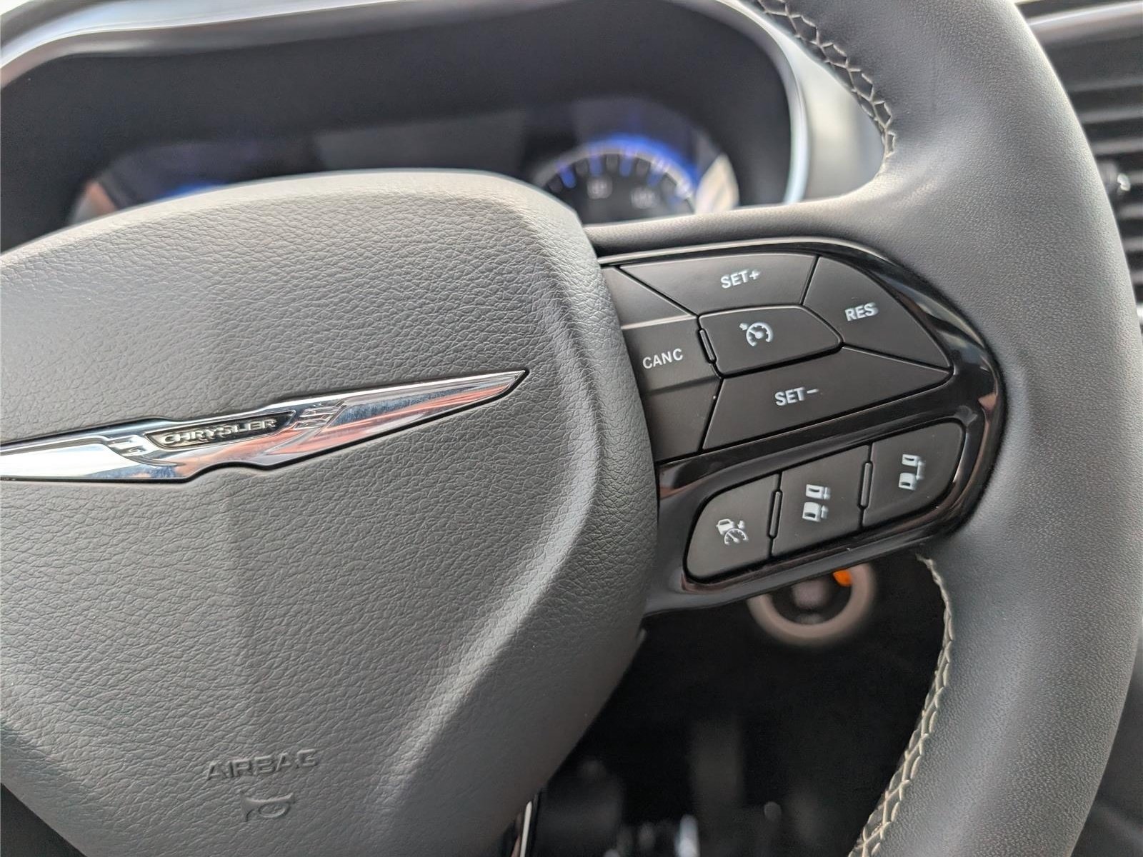 Used 2025 Chrysler Pacifica Limited FWD image 26