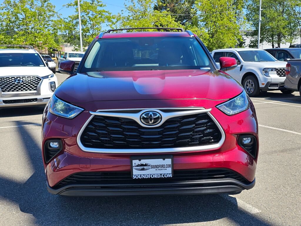 Used 2021 Toyota Highlander XLE AWD/4WD image 8