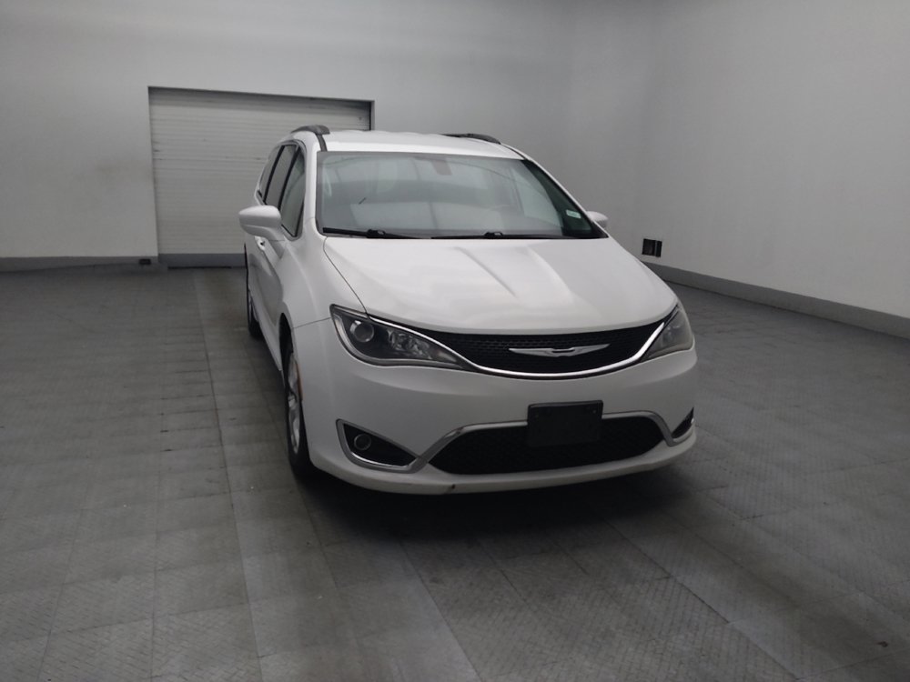 Used 2017 Chrysler Pacifica Touring-L w/ Tire & Wheel Group FWD image 13