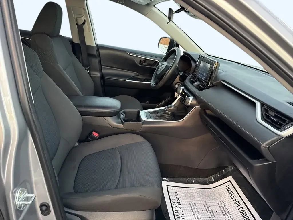 Used 2022 Toyota RAV4 LE image 14
