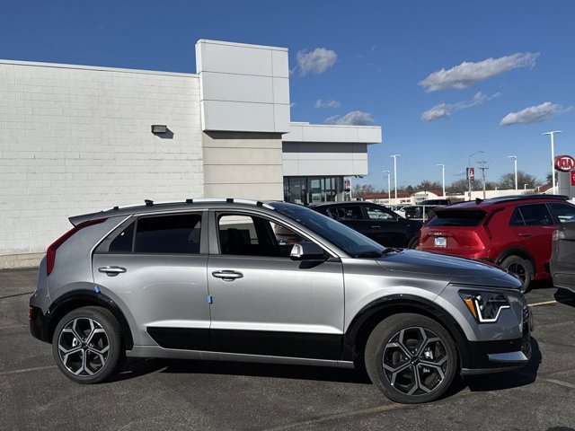 New 2025 Kia Niro SX Touring image 28