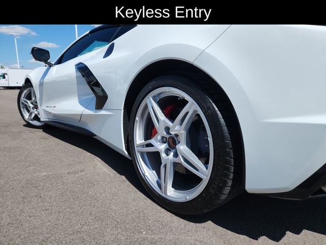Used 2024 Chevrolet Corvette Stingray Preferred Cpe w/ Body-Color Dual Roof Package RWD image 19