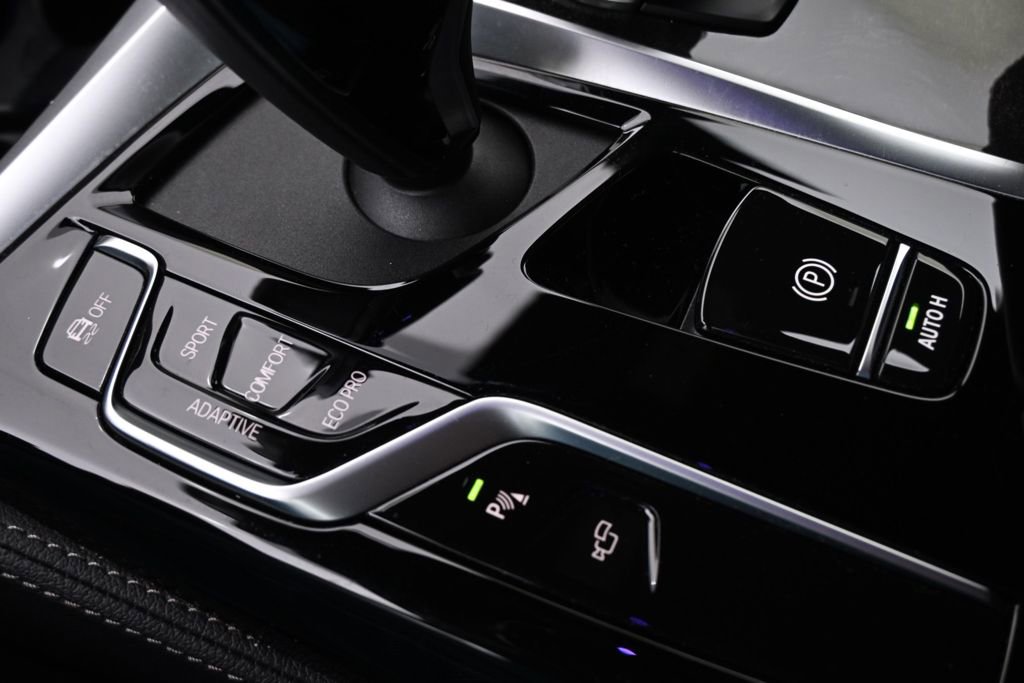 Used 2022 BMW M550i xDrive w/ Dynamic Handling Package image 33