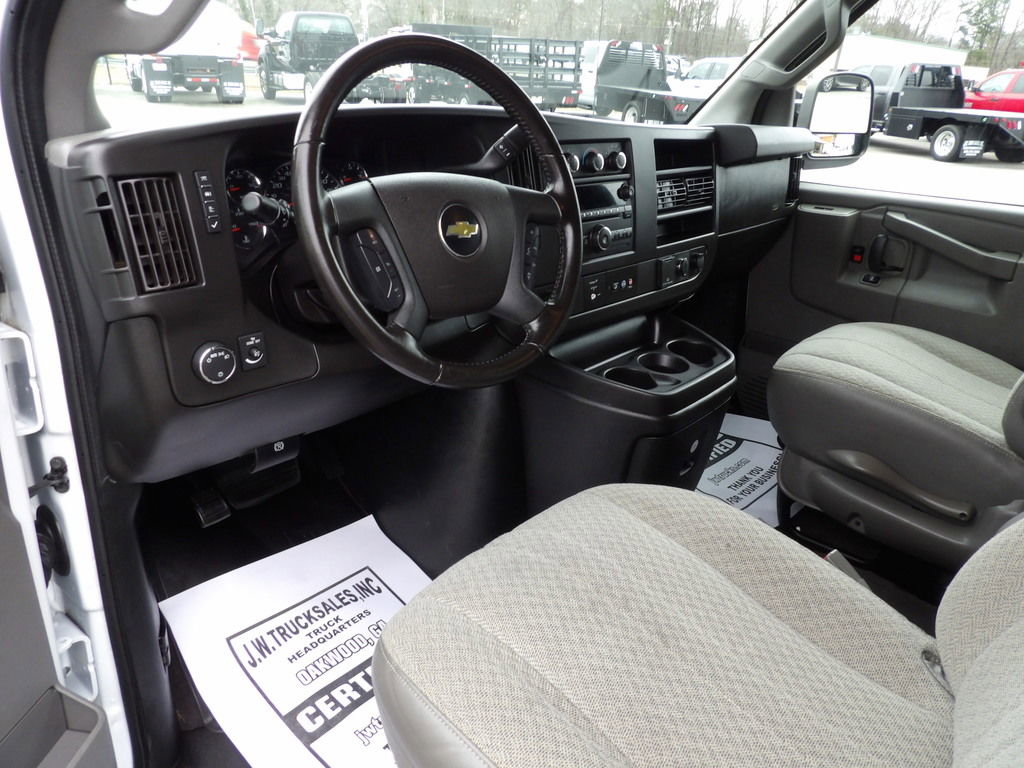 Used 2020 Chevrolet Express 3500 LS image 16