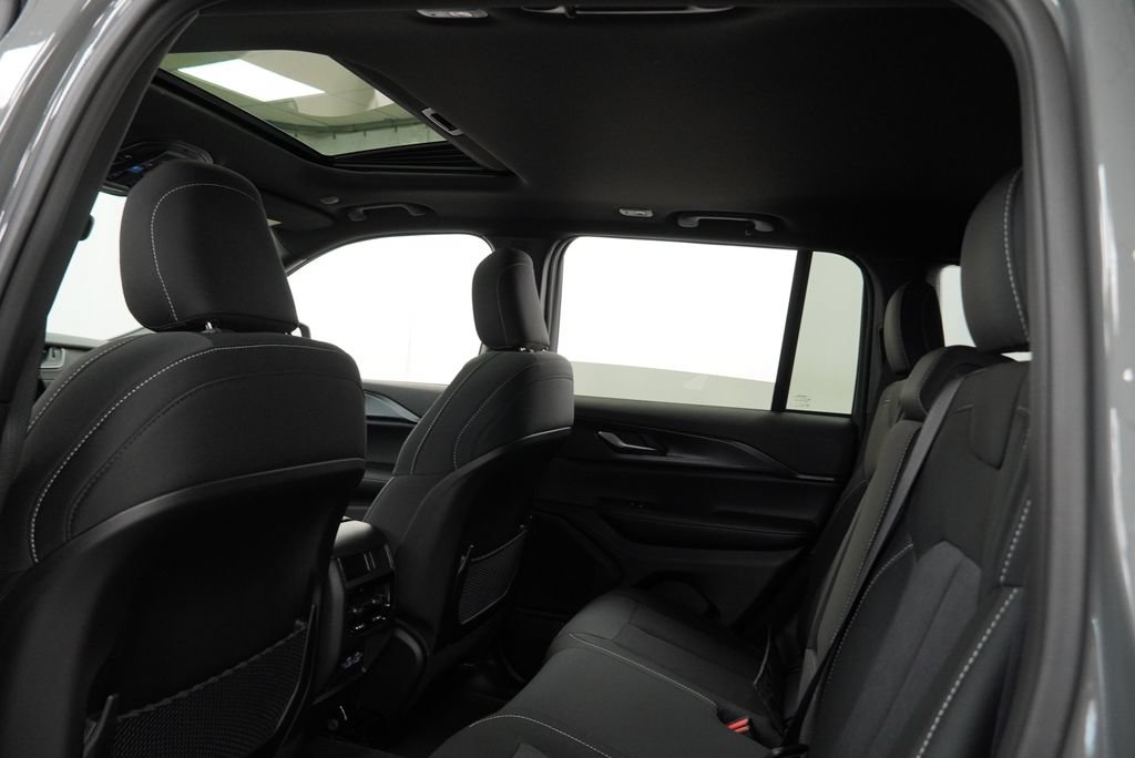 New 2027 Jeep Grand Cherokee Laredo AWD/4WD image 18
