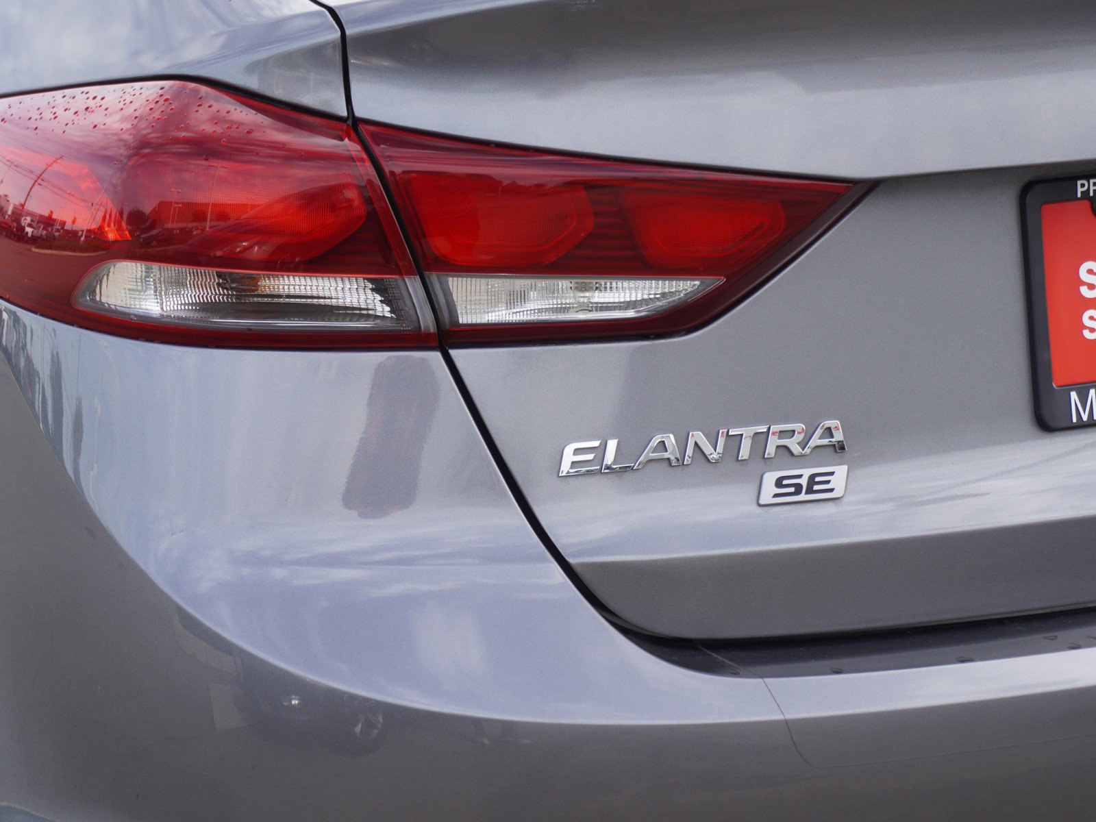 Used 2018 Hyundai Elantra SE image 8