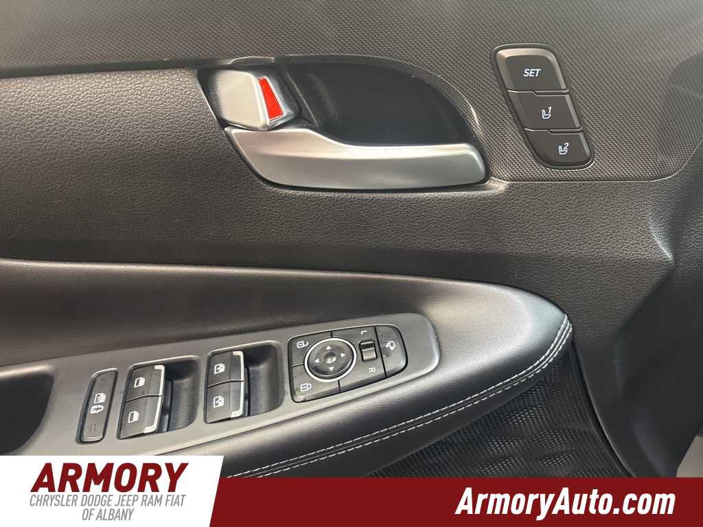 Used 2023 Hyundai Santa Fe Limited image 8