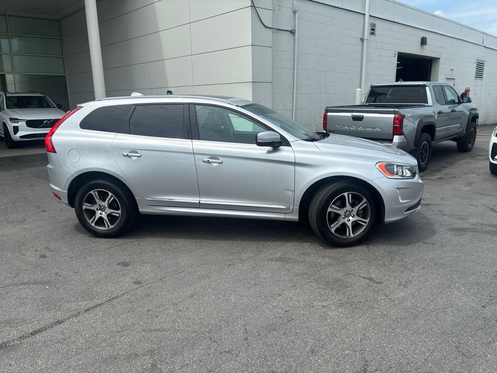Used 2015 Volvo XC60 T6 w/ Protection Package AWD/4WD image 2