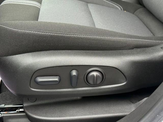 Used 2025 Chevrolet Blazer LT image 19