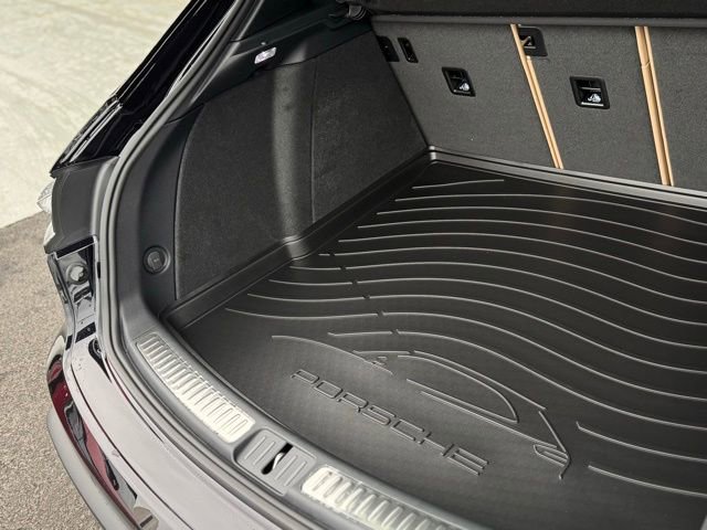 New 2026 Porsche Macan Turbo AWD/4WD image 34