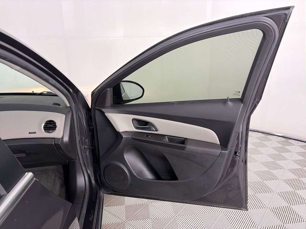 Used 2014 Chevrolet Cruze LT image 29