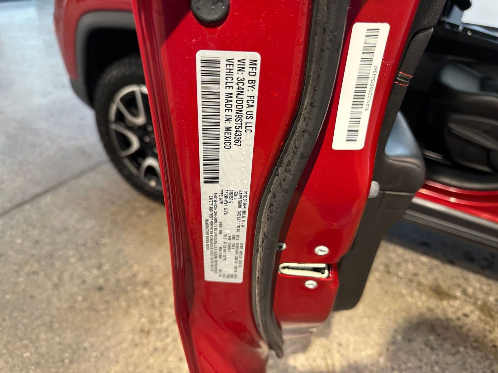 Used 2025 Jeep Compass Trailhawk AWD/4WD image 29