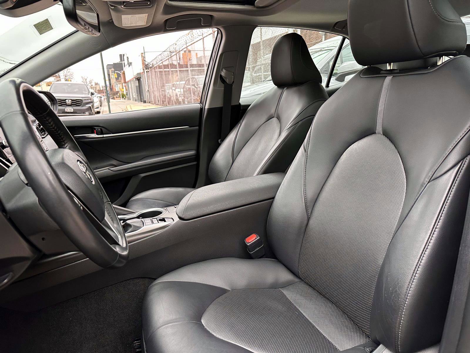 Used 2022 Toyota Camry XLE w/ Navigation Upgrade Package image 15